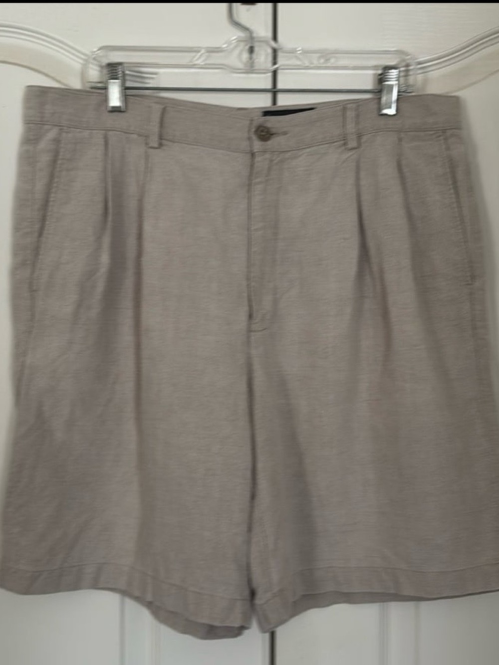 EDDIE BAUER Flax Beige Linen Pleat Front Shorts Size 36 9” Inseam EUC $75